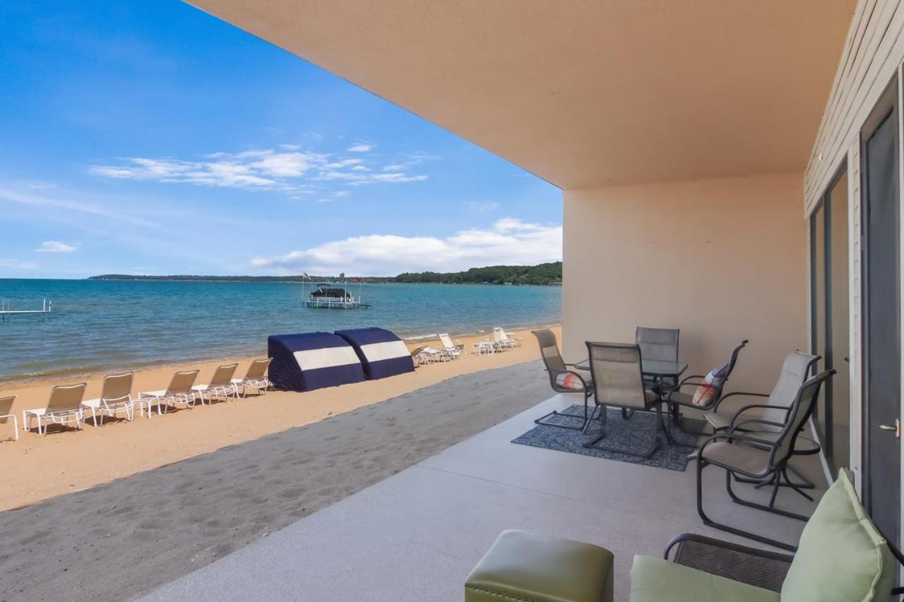 Sugar Beach Villa 1012 Luxury Waterfront Condo Traverse City Exteriör bild