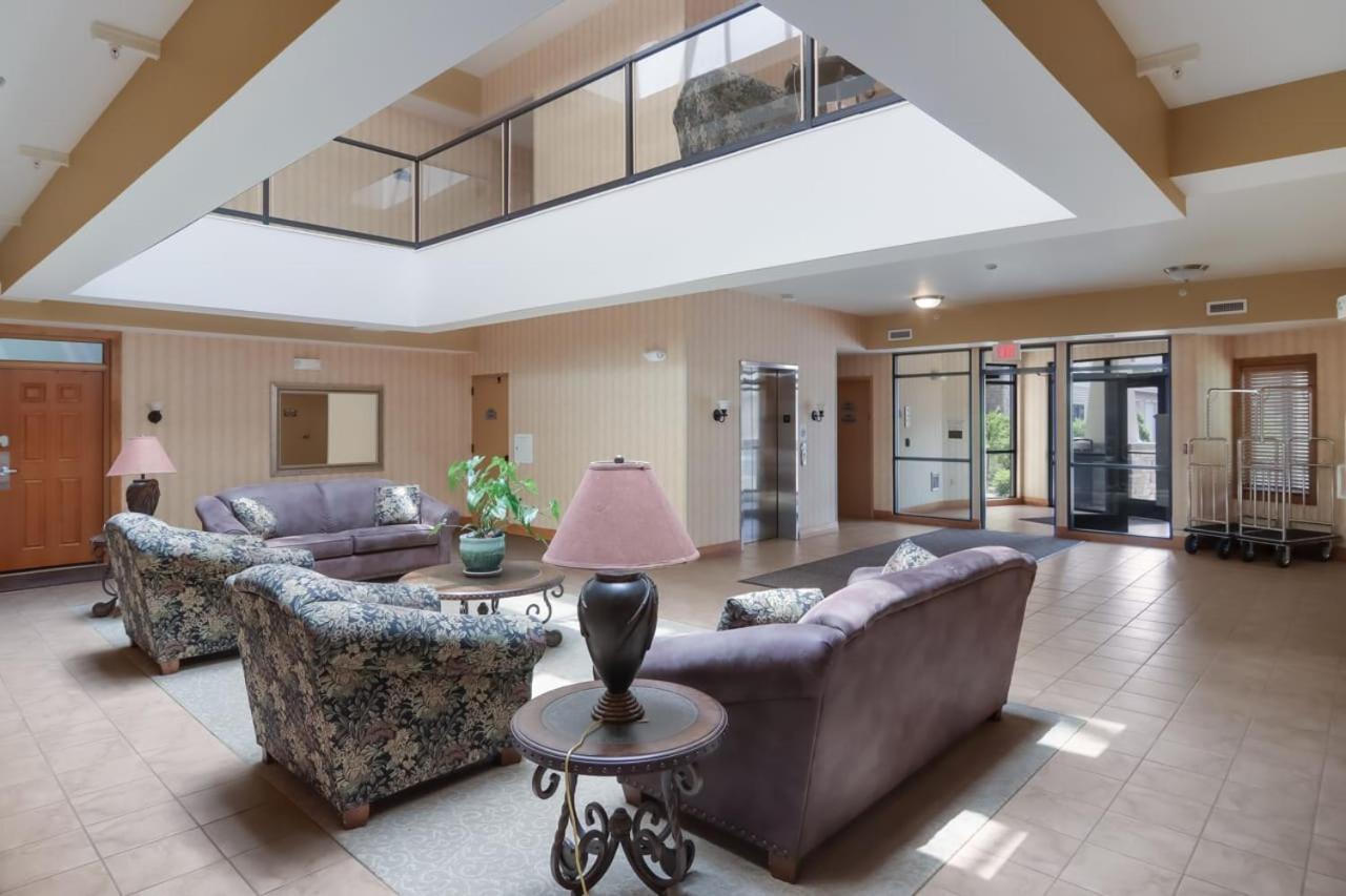Sugar Beach Villa 1012 Luxury Waterfront Condo Traverse City Exteriör bild