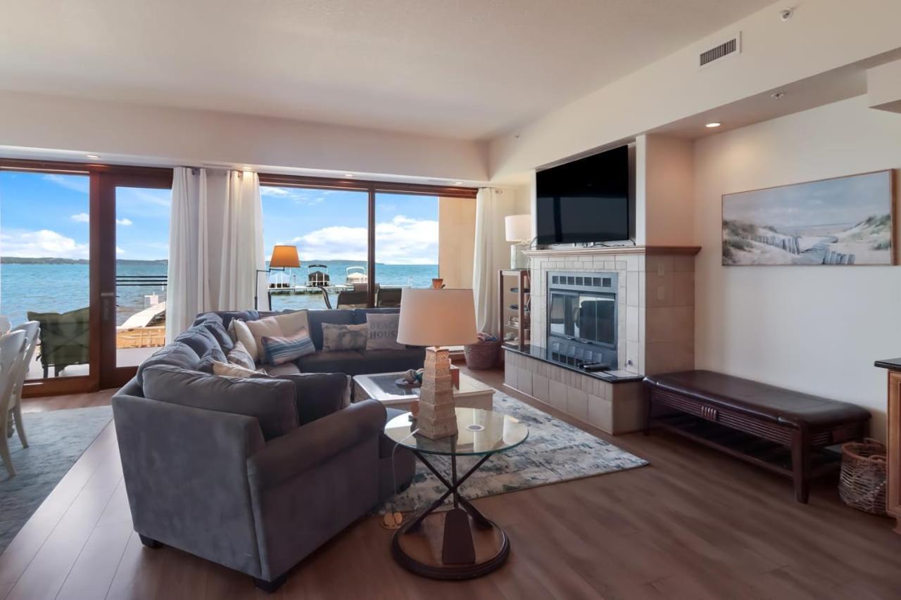 Sugar Beach Villa 1012 Luxury Waterfront Condo Traverse City Exteriör bild