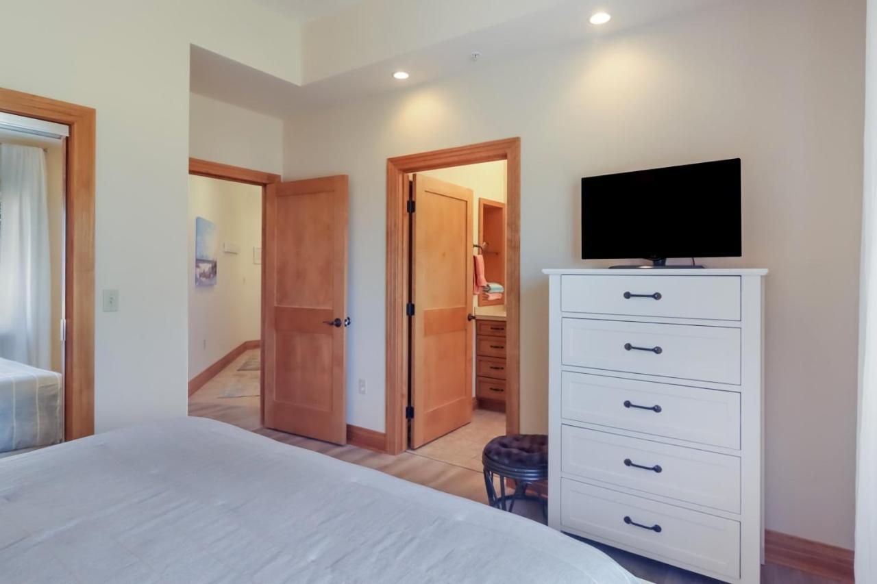 Sugar Beach Villa 1012 Luxury Waterfront Condo Traverse City Exteriör bild