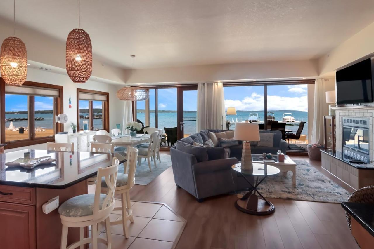 Sugar Beach Villa 1012 Luxury Waterfront Condo Traverse City Exteriör bild
