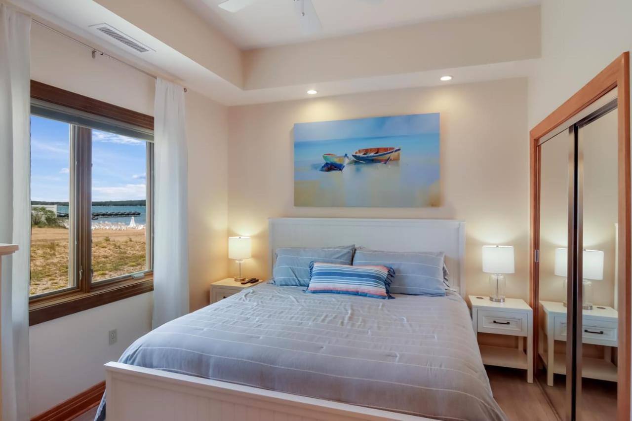 Sugar Beach Villa 1012 Luxury Waterfront Condo Traverse City Exteriör bild