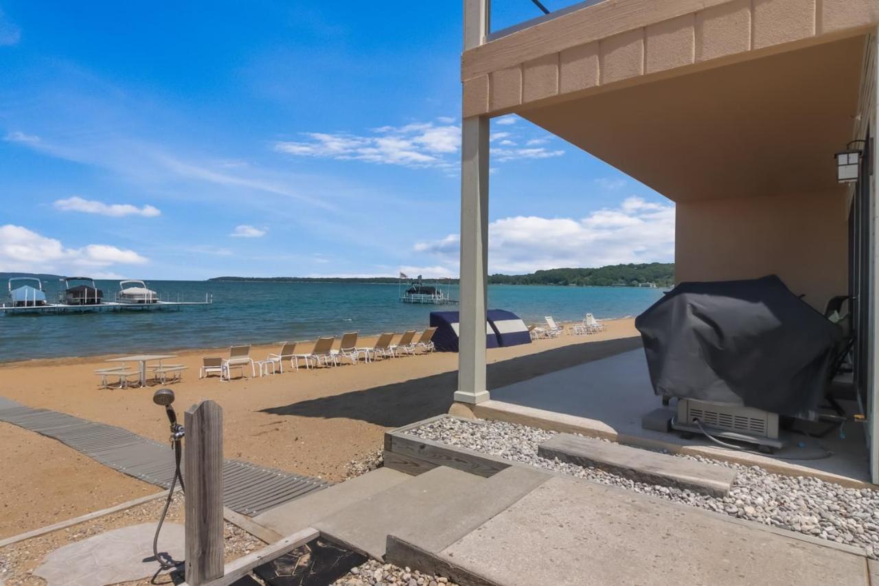 Sugar Beach Villa 1012 Luxury Waterfront Condo Traverse City Exteriör bild