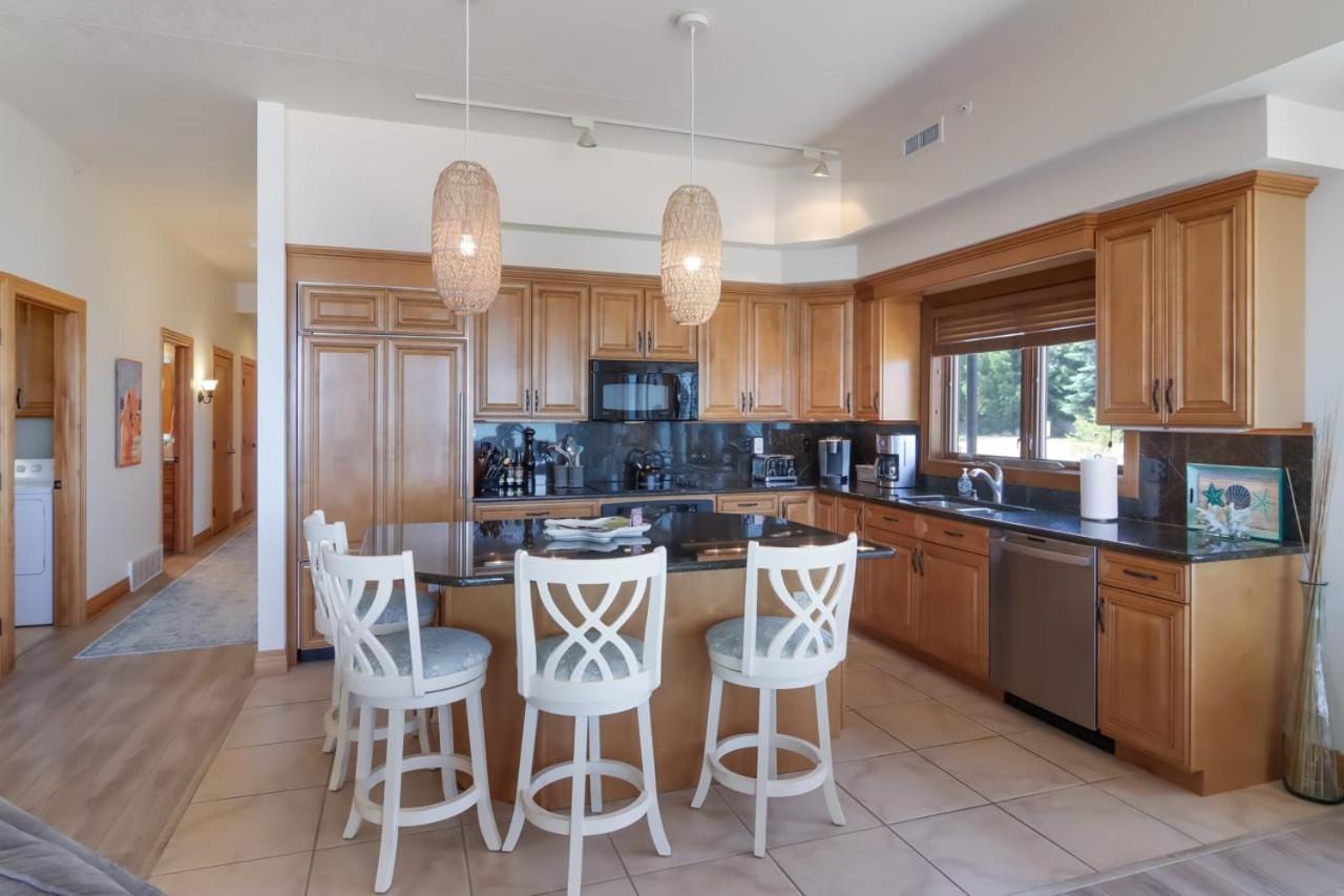 Sugar Beach Villa 1012 Luxury Waterfront Condo Traverse City Exteriör bild