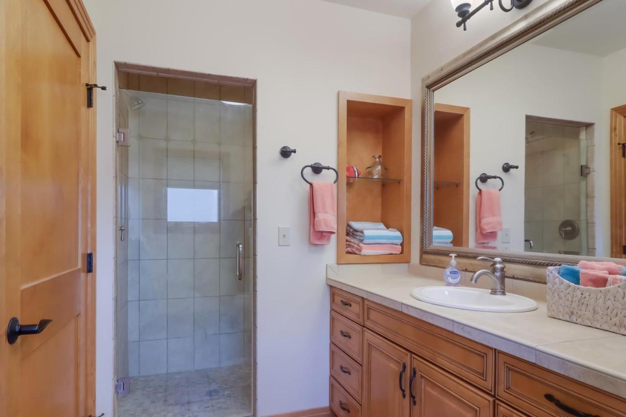 Sugar Beach Villa 1012 Luxury Waterfront Condo Traverse City Exteriör bild
